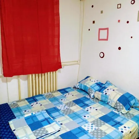 Square 4 * Белград